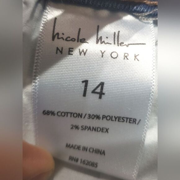 Blue jeans perfect for casual outings. Comfortable fit Nicole Miller Blue Jeans. - Picture 3 of 5